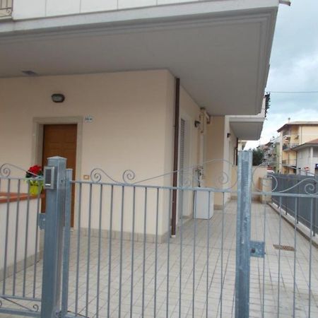 Appartamento Piano Terra Σαν Μπενεντέτο ντελ Τρόντο Εξωτερικό φωτογραφία